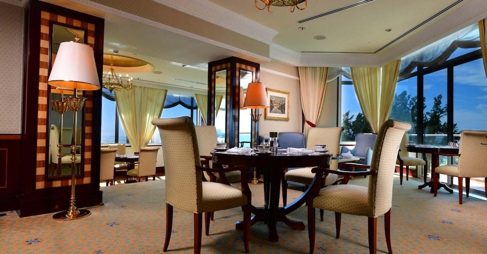 בנדר סרי בגאוואן Empire Hotel And Country Club Brunei מראה חיצוני תמונה